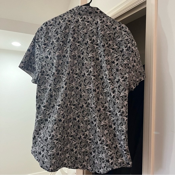 Men’s Guess button down shirt - Picture 2 of 2